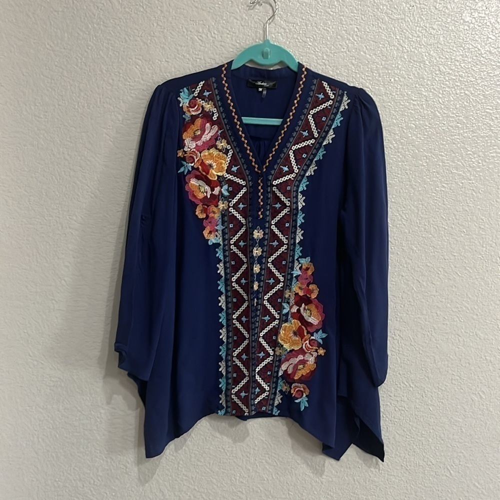 Andree by Unit Long Sleeve Boho Embroidered Floral Top Asymmetrical Hem Tunic